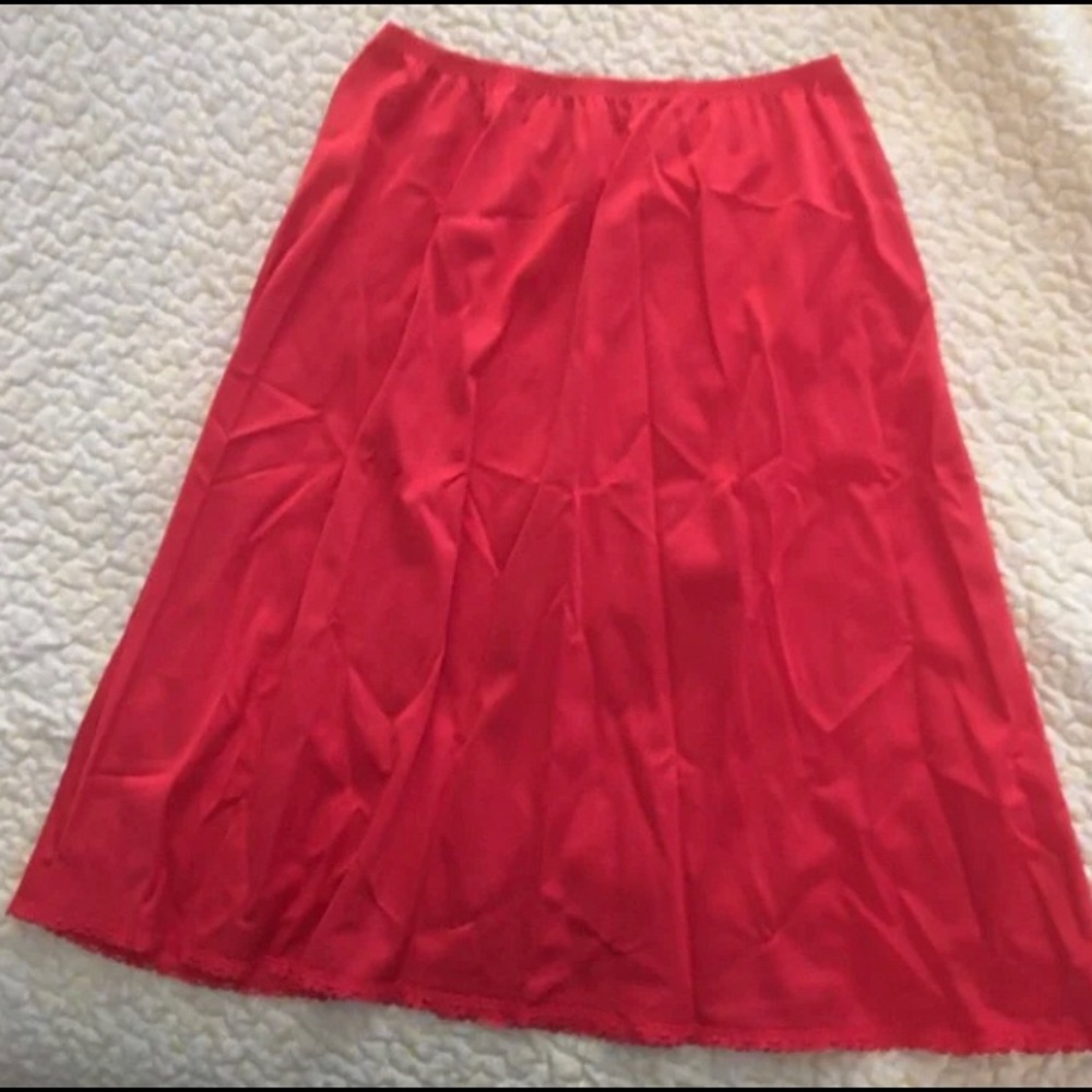 VTG VANITY FAIR Size Small RED NYLON SLIP